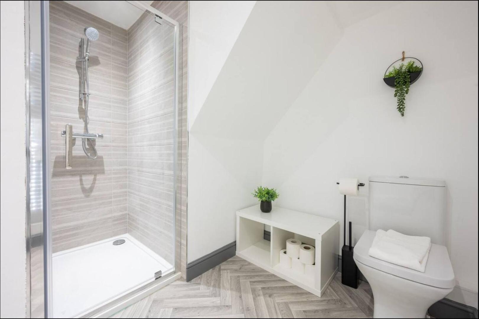 Stunning One Bedroom Apartments Near Shops & Central Cardiff Exterior foto